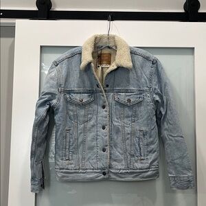 Levi's Ex- Boyfriend Sherpa Lined Jacket in Cream, Size XS